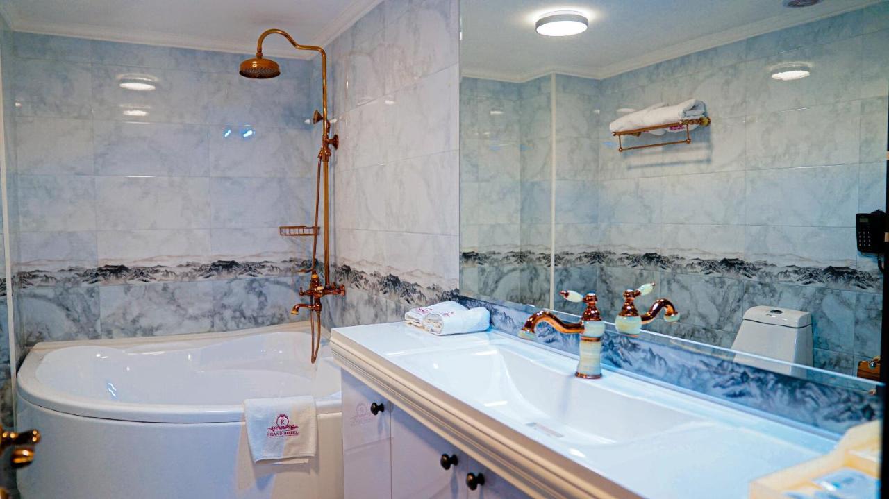 Royal Grand Hotel, Turkistan Ngoại thất bức ảnh