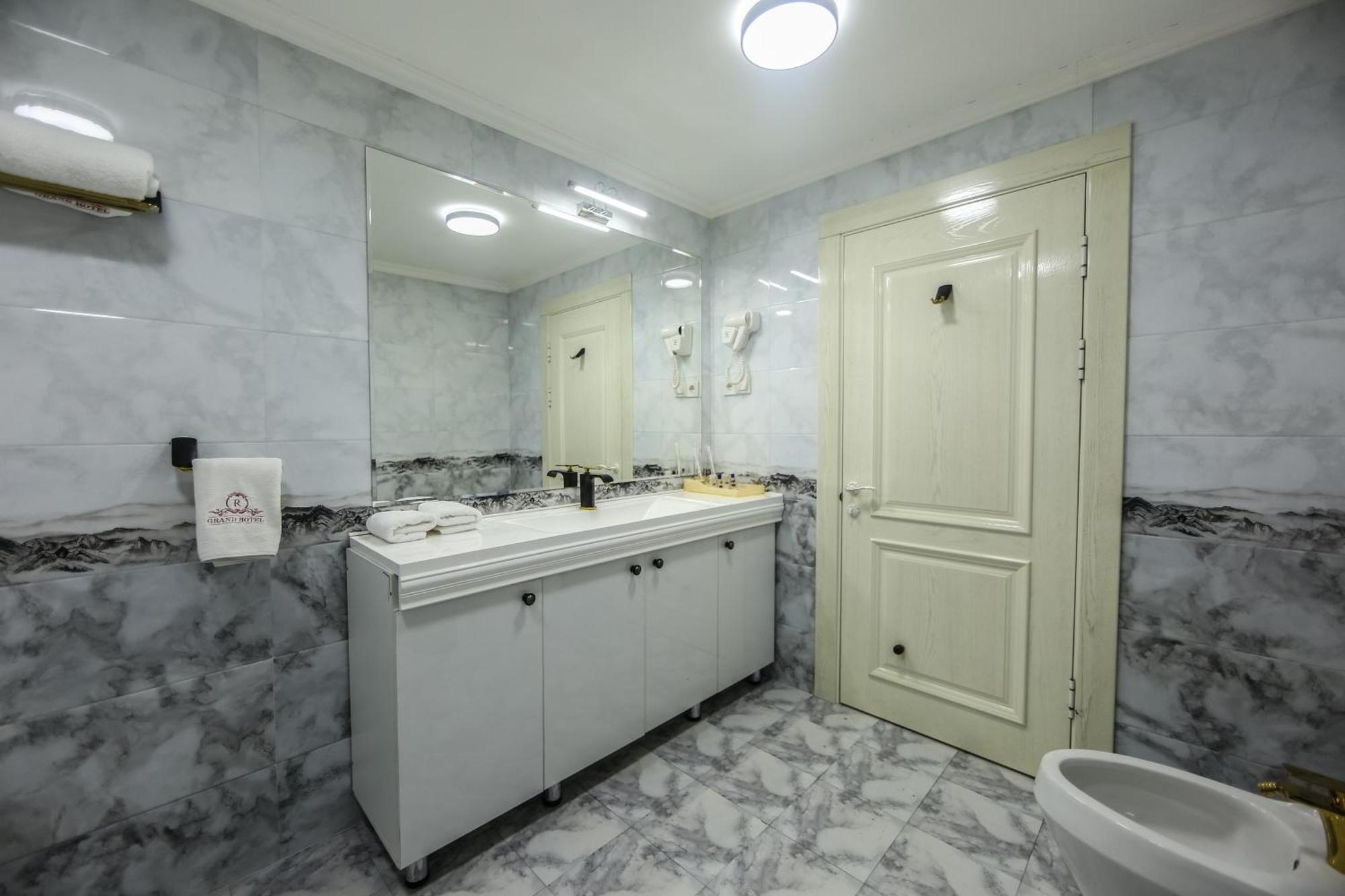 Royal Grand Hotel, Turkistan Ngoại thất bức ảnh