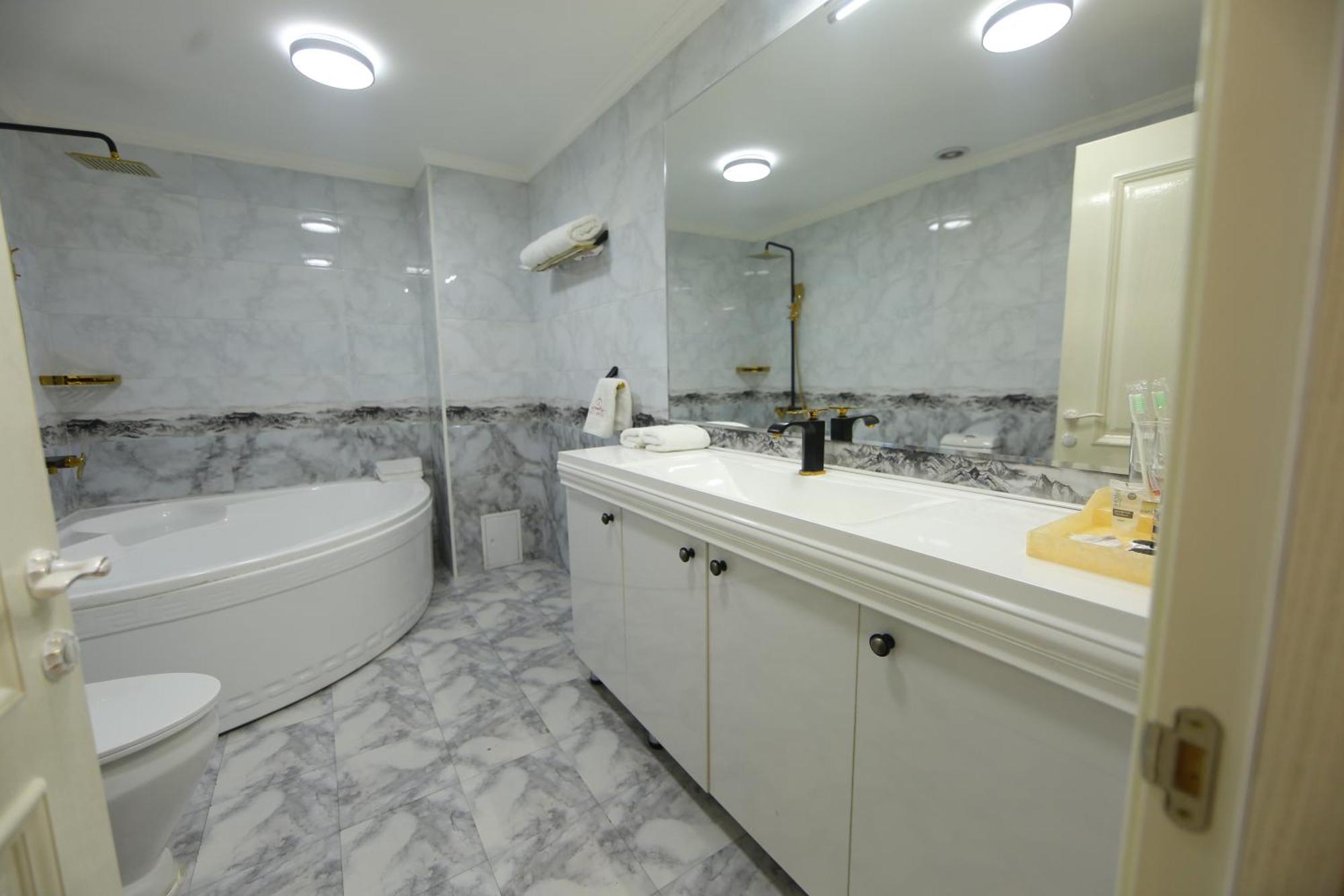 Royal Grand Hotel, Turkistan Ngoại thất bức ảnh